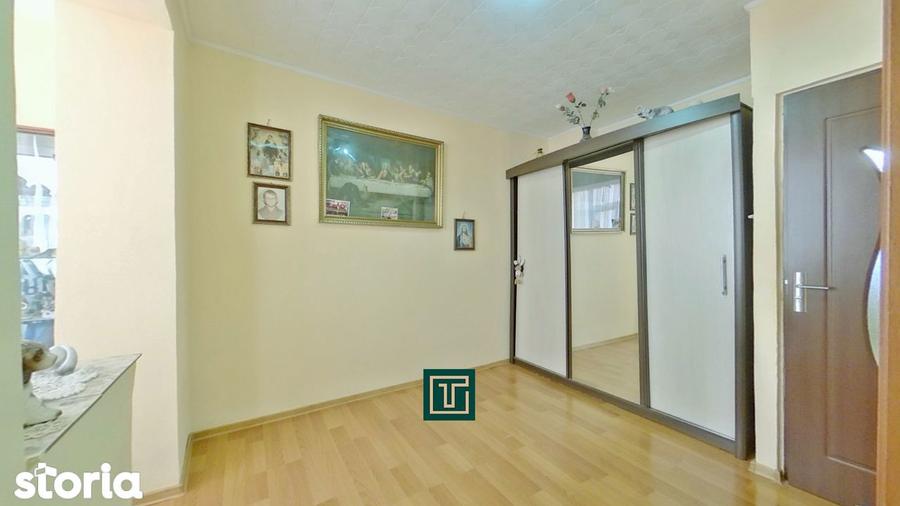 Apartament cu 3 camere decomandat, mobilat în Micălaca