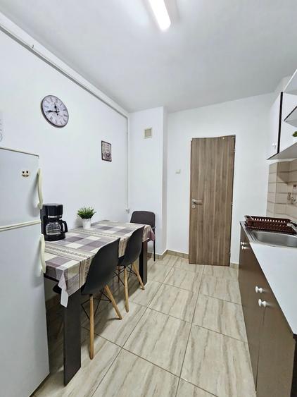 Apartament cu 2 camere semidecomandat, mobilat în Central