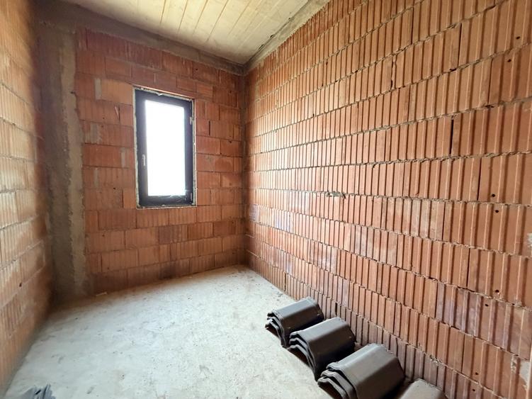 Casă individuală cu 5 camere cu Canalizare în Urseni