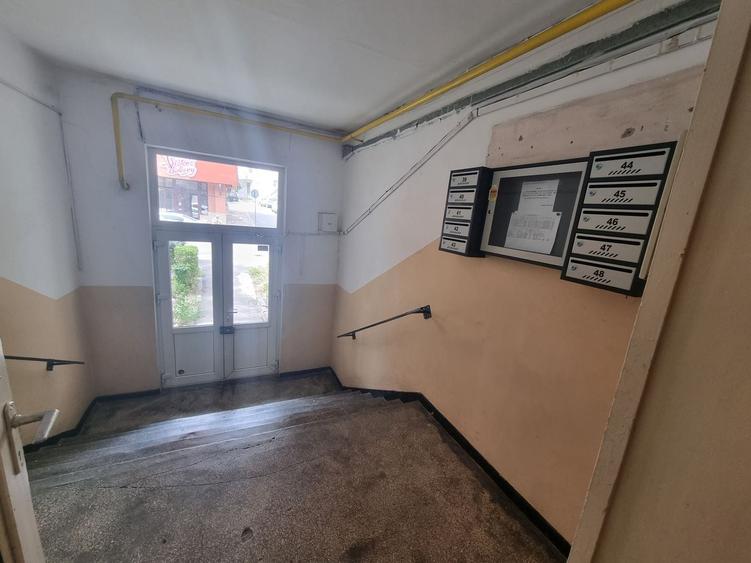 Apartament cu 4 camere decomandat, mobilat în Dacia