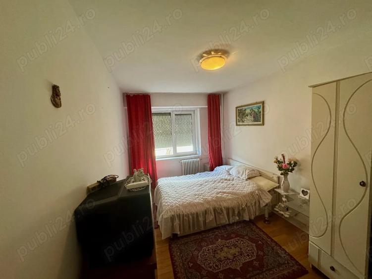 Apartament cu 3 camere decomandat în Polivalentă