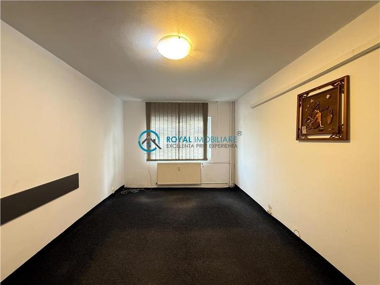 Apartament cu 3 camere decomandat în Democrației