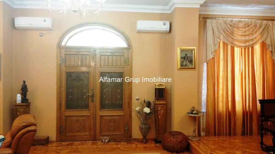Casă individuală cu 9 camere cu Canalizare în Cotroceni