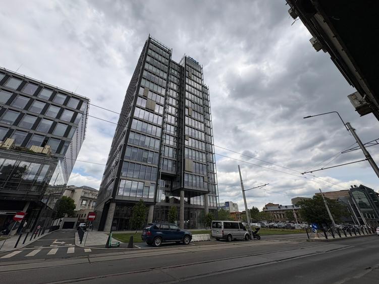 Apartament cu 4 camere în Gara de Nord