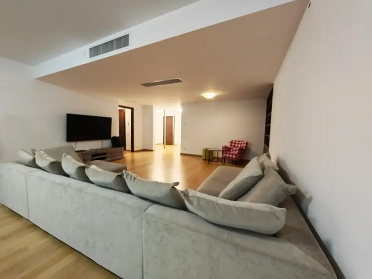 Apartament cu 3 camere semidecomandat, mobilat în Kiseleff
