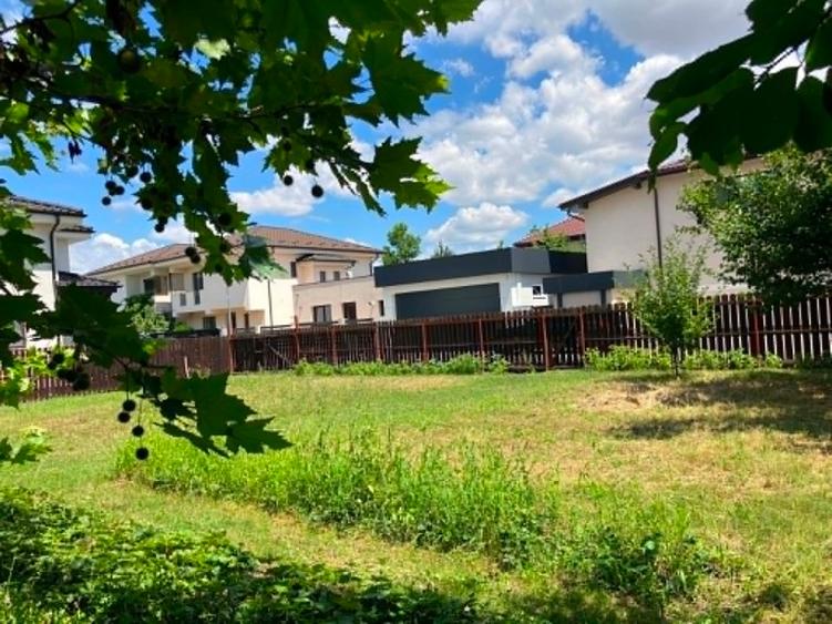 Teren Construcții intravilan de 632 mp, în Odăile