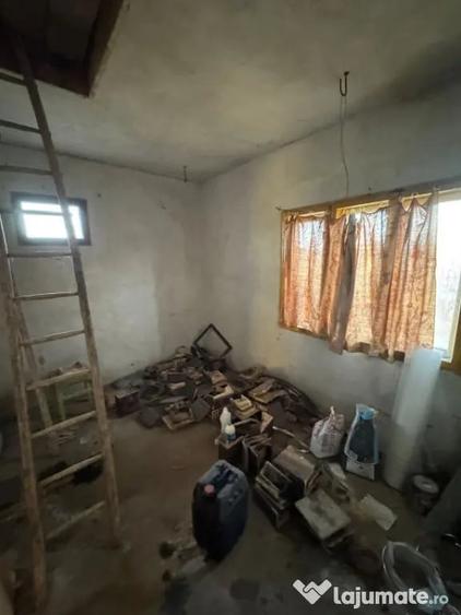 Casă cu 3 camere cu Teren 2500 Mp în Șindrești