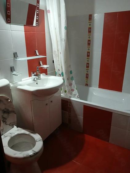 Apartament cu 2 camere semidecomandat în Podu Roș