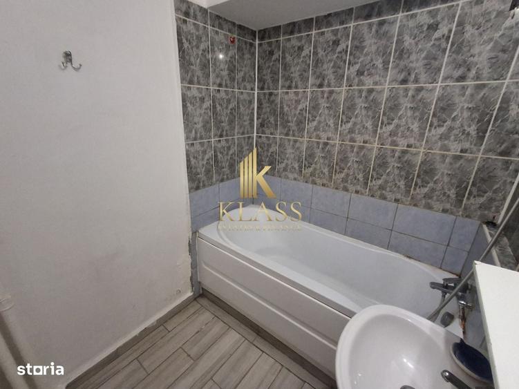 Apartament cu 3 camere semidecomandat în Ciupercenii Noi