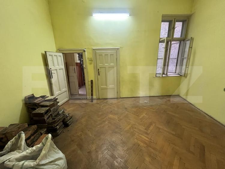 Apartament cu 4 camere decomandat în Central
