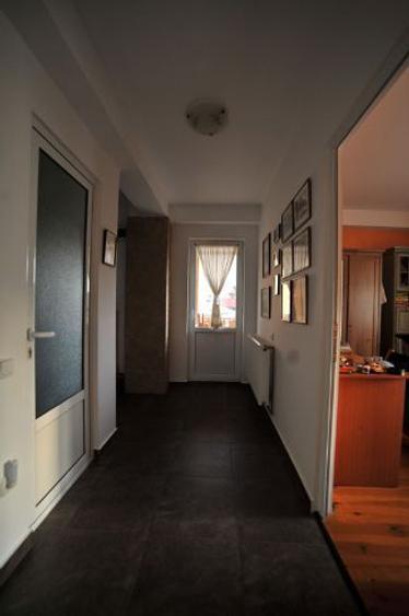 Apartament cu 3 camere decomandat în Câmpina