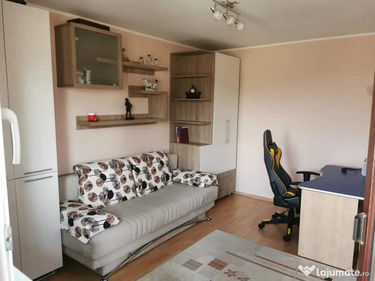 Apartament cu 2 camere decomandat în Craiovei