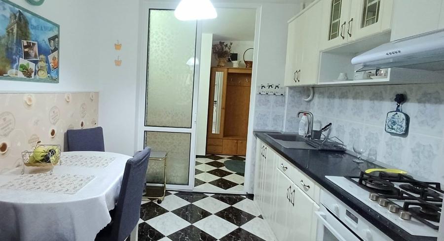 Apartament cu 2 camere decomandat, mobilat în Central