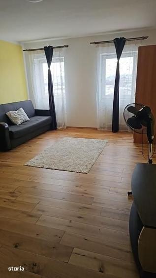 Garsonieră decomandată în Est