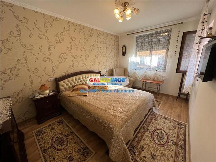 Casă cu 5 camere cu Garaj în Central