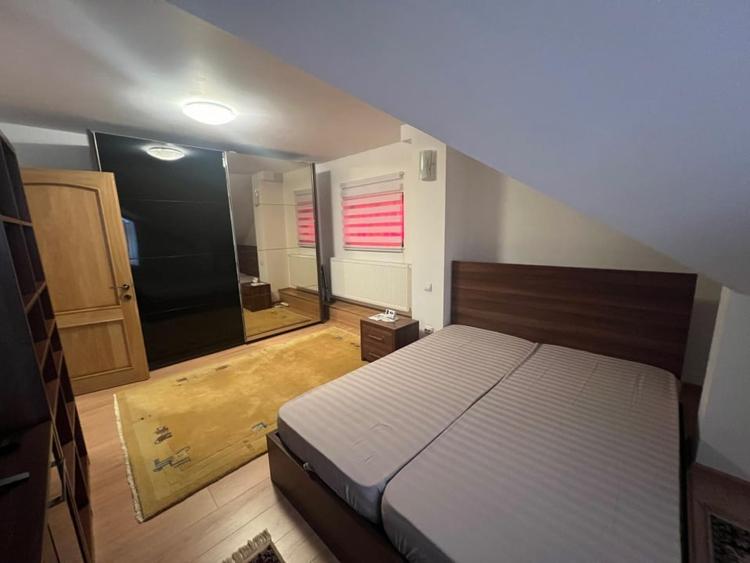 Apartament cu 3 camere decomandat, mobilat în Central