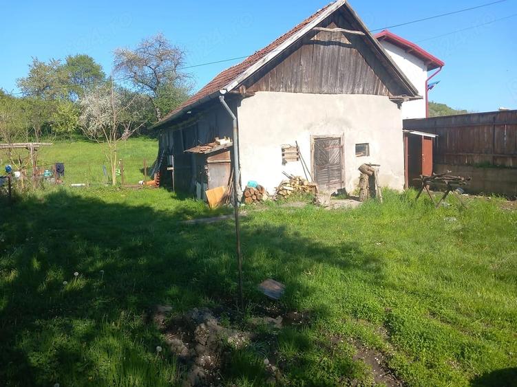 Casă cu 2 camere cu Teren 4300 Mp în Fodora