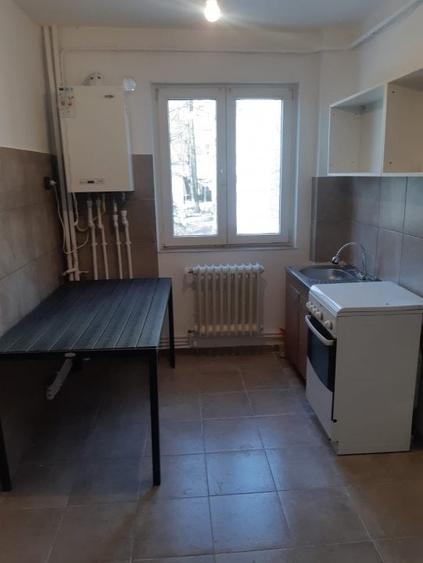 Apartament cu 2 camere, etaj 1/4, zona Tatarasi - 7
