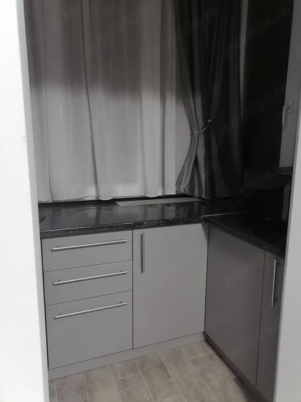 Apartament cu 3 camere decomandat, mobilat în Aradului