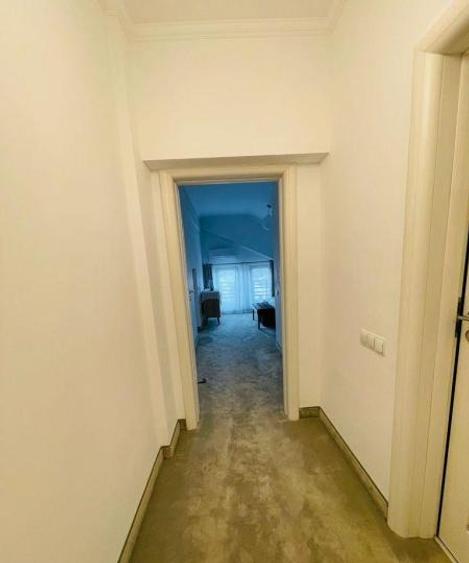Apartament cu 4 camere semidecomandat în Bucureștii Noi