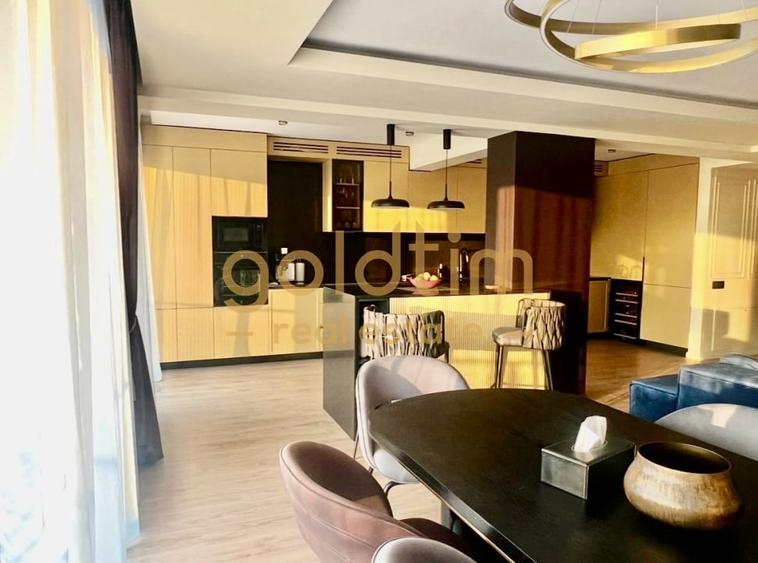 Penthouse cu 5 camere decomandat, mobilat în Pipera