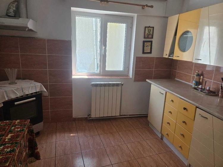 Apartament cu 3 camere decomandat în Sud