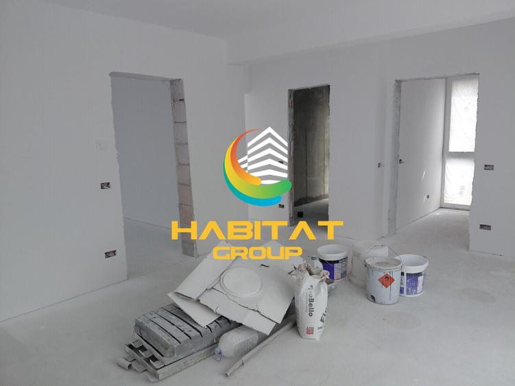 Apartament cu 5 camere decomandat în Est