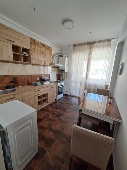 Apartament cu 2 camere decomandat în Apărătorii Patriei