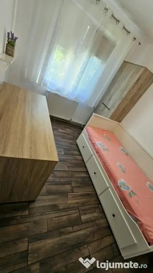 Apartament cu 3 camere semidecomandat în Tomis Nord