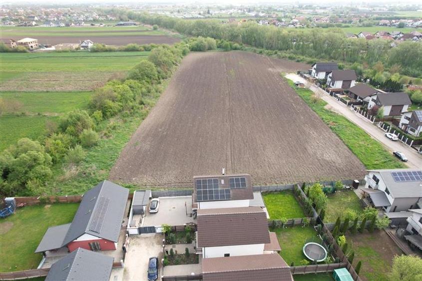 Teren intravilan de 900 mp, în Stupini