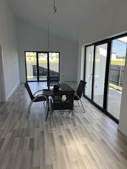 Casă cu 3 camere în Șimnicu de Jos