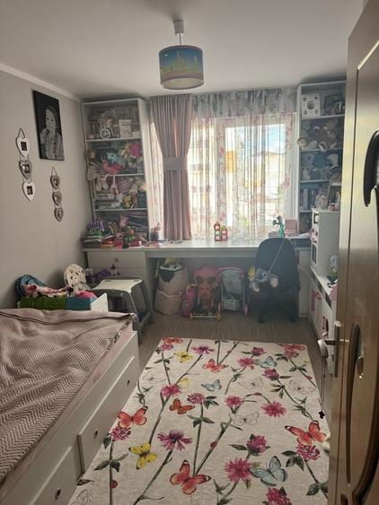 Apartament cu 3 camere semidecomandat în Dărmănești