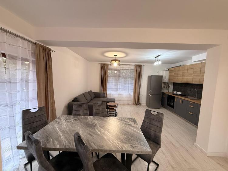 Casă cu 4 camere cu Teren 250 Mp în Central