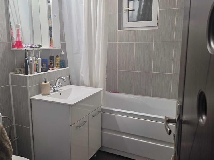 Apartament cu 2 camere decomandat, mobilat în Sărari