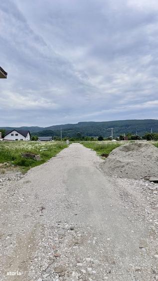 Casă cu 4 camere cu Teren 265 Mp în Bujoreni