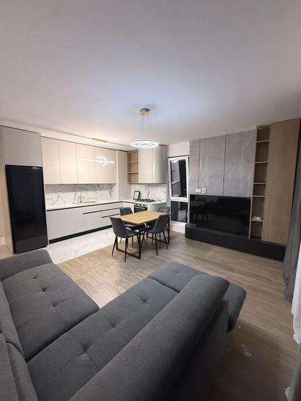 Apartament cu 3 camere semidecomandat, mobilat în Tunari