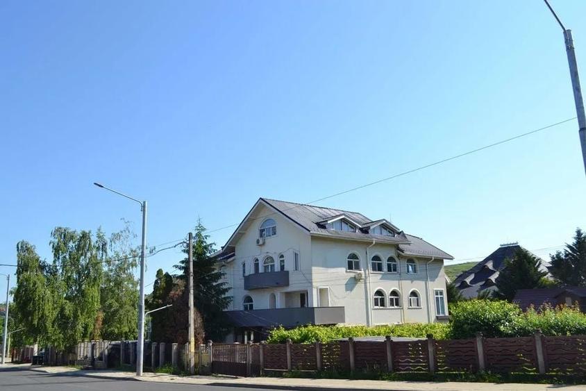 Spațiu comercial, de 903.46002197266 mp, în Bucium