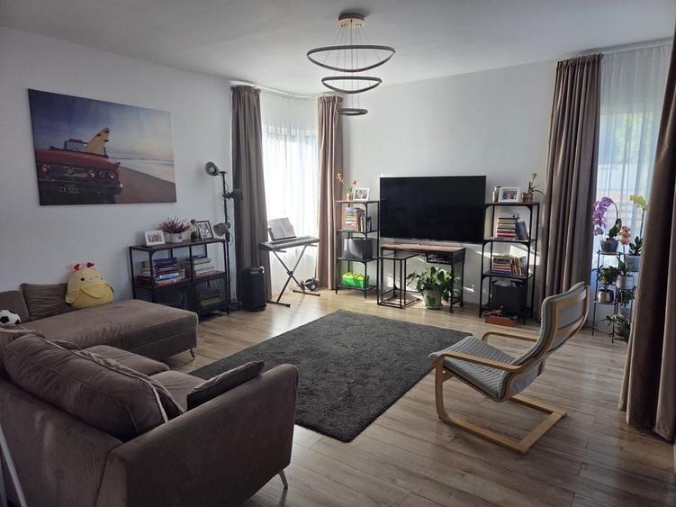 Casă cu 4 camere în Tunari