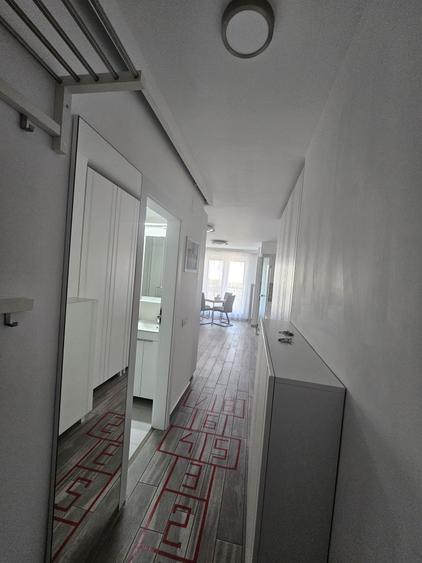 Apartament cu 3 camere semidecomandat, mobilat în Matei Voievod