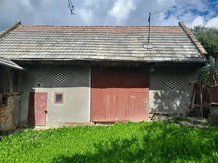 Casă cu 4 camere cu Teren 20600 Mp în Barcani
