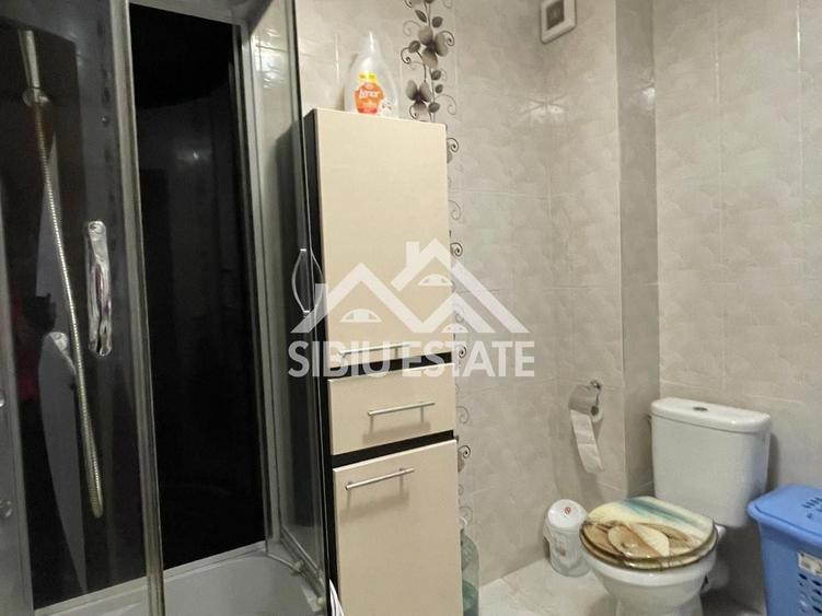 Apartament cu 3 camere decomandat, mobilat în Șelimbăr