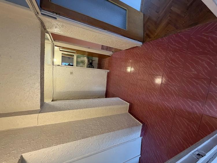 Apartament cu 3 camere decomandat în Republicii