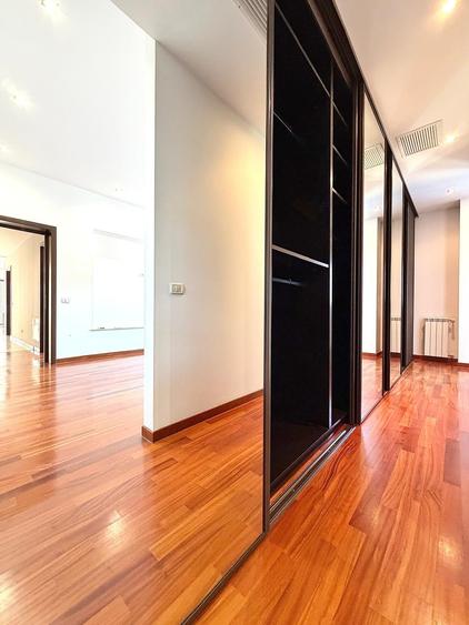Apartament cu 4 camere decomandat în Dorobanți