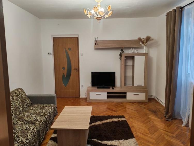 Apartament cu 2 camere decomandat în Cedonia
