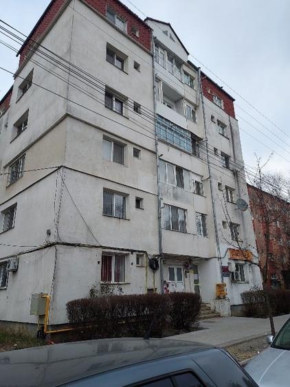 Apartament cu 2 camere decomandat, mobilat în Decebal