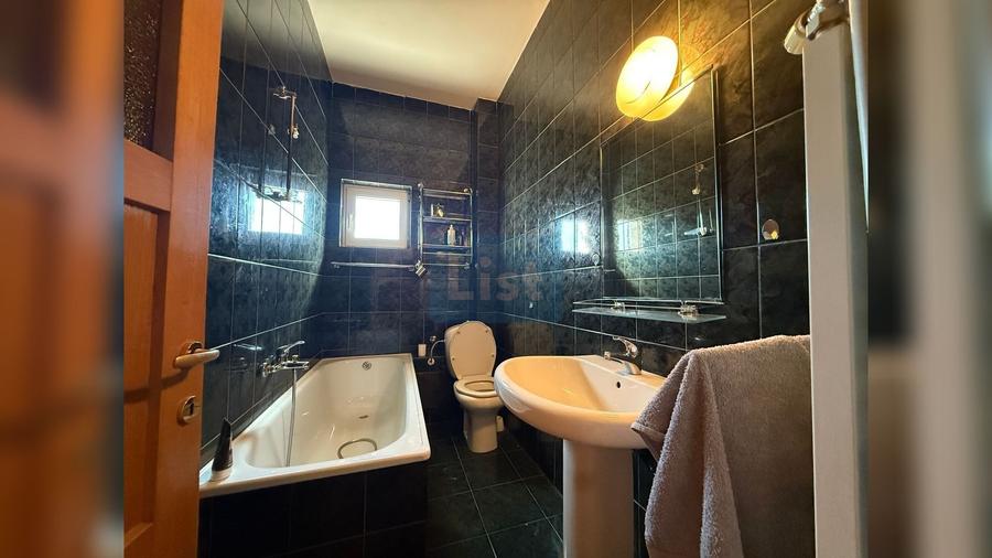 Apartament cu 5 camere semidecomandat în Andrei Mureșanu