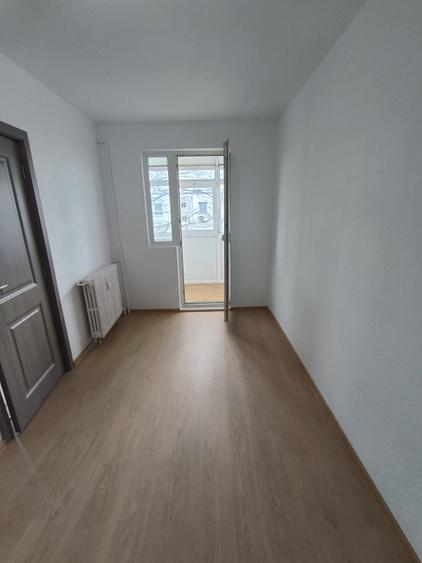 Apartament cu 2 camere semidecomandat în Malu Roșu