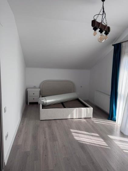 Casă individuală cu 4 camere cu Garaj în Central