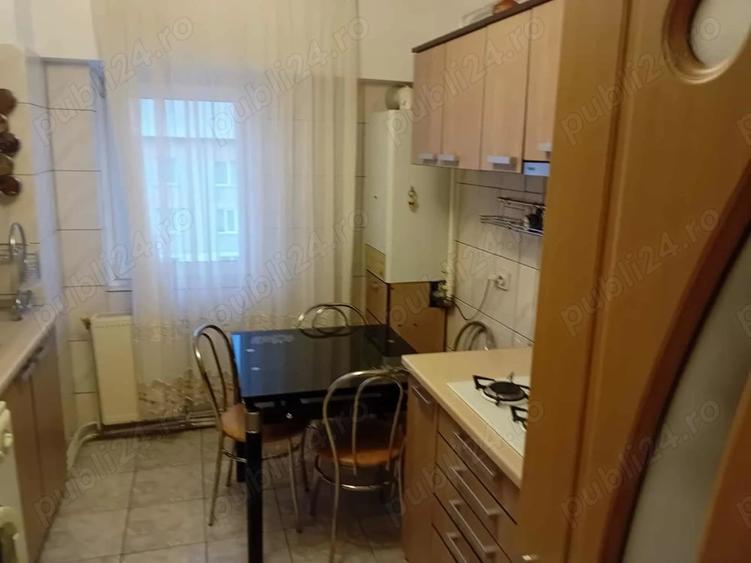 Apartament cu 3 camere decomandat în Precista