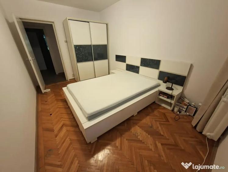 Apartament cu 3 camere semidecomandat în Timișoara